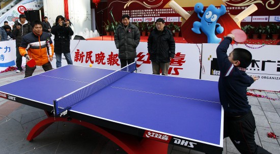 ͼ��-�Ϻ�����ӭ�´�ƹ���򹫿���С���ֵı���