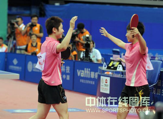 ͼ��-ȫ�˻�ƹ��Ů˫��Ծ/����������ף����ʤ��