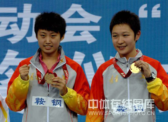 ͼ��-ȫ�˻�ƹ��Ů˫��Ծ/�������ڹ�ͬչʾ����