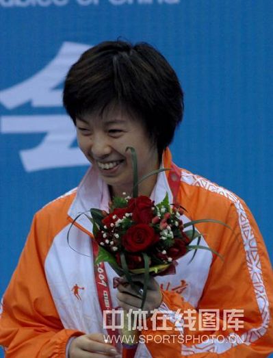 ͼ�ģ�ȫ�˻�ƹ��Ů������ ������΢Ц�콱