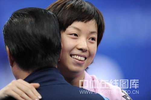 ͼ�ģ�ȫ�˻�ƹ��Ů������ ������Цӵ����