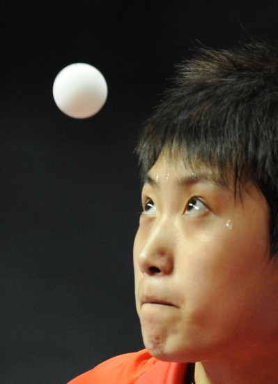 ͼ��-ƹ����Ů�����籭��һ�ֹ�Ծ�����з���