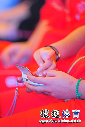 ͼ�ģ�Ůƹ���籭��ǩ�ֳ� ����ϼ��ͷ���ֻ�