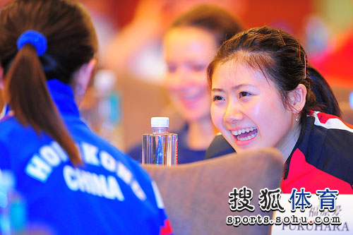 ͼ�ģ�Ůƹ���籭��ǩ�ֳ� ��ԭ������Ц��