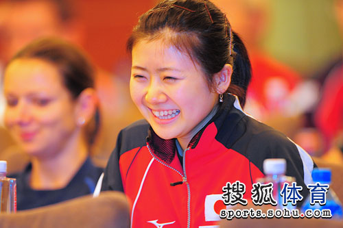 ͼ�ģ�Ůƹ���籭��ǩ�ֳ� ��ԭ������Ц��