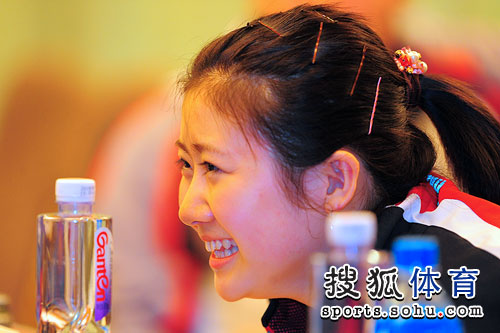 ͼ�ģ�Ůƹ���籭��ǩ�ֳ� ��ԭ������Ц��