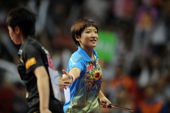 ͼ��-Ůƹ���籭��ʫ��Ů����ڱ������໥ʾ��