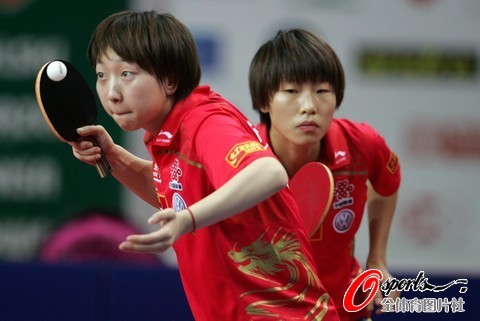 ͼ��-ƹ������Ů˫�����𻨵±ȷ���/������