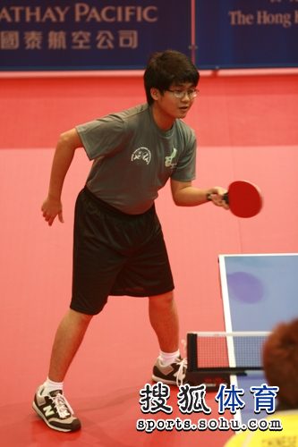 ͼ�ģ��ص�ƹ��������ϡ� Сѡ�ִ����۾�