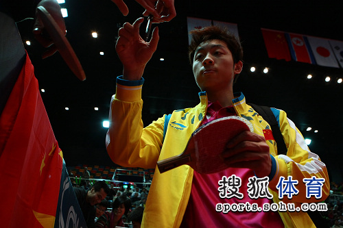 ͼ�ģ�������ƹ����˫����� ��꿽ӹ�ǩ�ֱ�