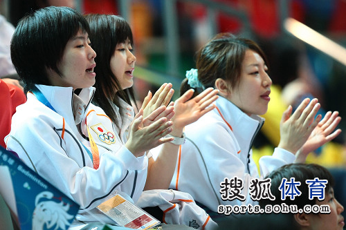 ͼ�ģ���ԭ��������̨����Ц Ϊ���ѺȲ�