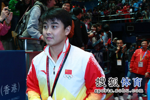 ͼ�ģ�ƹ����Ů�Ű佱�ֳ� ���Ц������