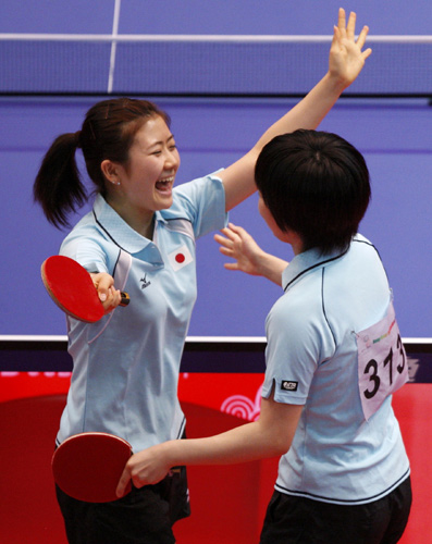 ͼ�ģ�ƹ����Ů˫�ձ���� ���˿���ӵ��