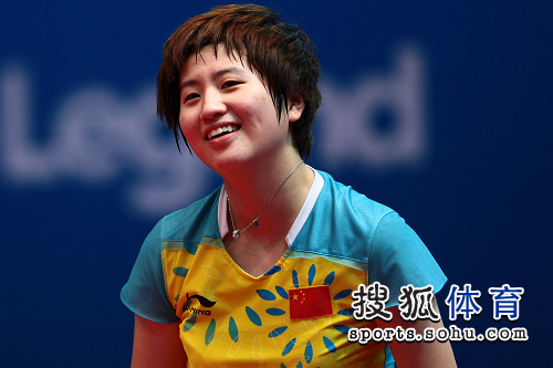 ͼ�ģ������˶���ƹ��Ů������ Ҧ��Ц�ݲ���