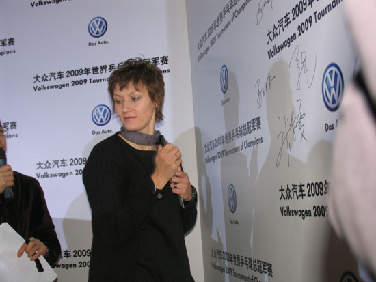 ͼ��-ƹ���ܹھ���ѡ���ߺ�̺������ά��ǩ��