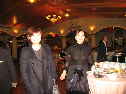 ͼ��-ƹ̳��Ů�������˷�ɽ����B��Ѷ�Я������