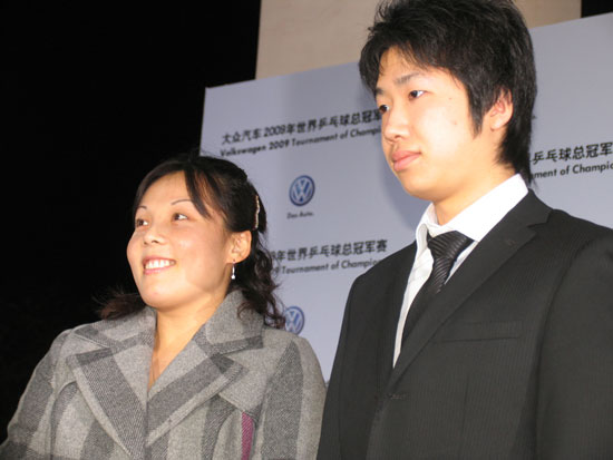 ͼ��-ƹ���ܹھ���ѡ���ߺ�̺��Խ�Ŵˮ����