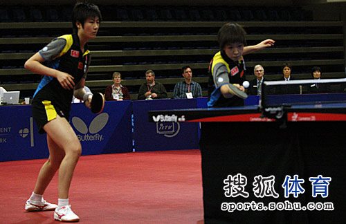 ͼ�ģ�������Ů˫���� ������ʫ����ǰ����