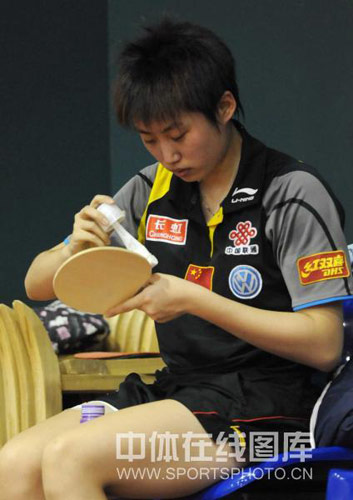 ͼ�ģ���Ծ��ǰϸ��ճ���� Ϳ��ˮ��һ��ϸ��