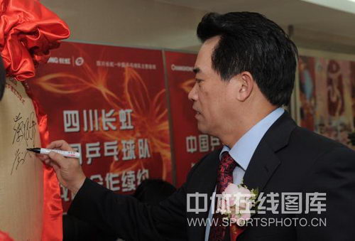 ͼ�ģ���ƹ����������׳����ʽ ƹ������ǩ��