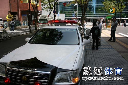 ͼ�ģ���������ݸ���Ů��׹¥ ����ͣ�ڳ�����