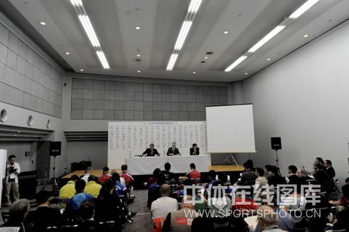 ͼ�ģ���ƹ�����г�ǩ��ʽ ���ӽ����ͼ��߳�ϯ