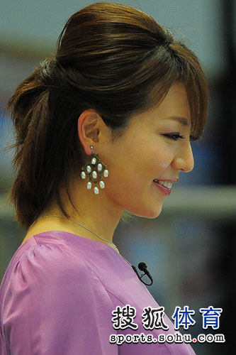 ͼ�ģ���ƹ�����վ��ʻ��� ��Ů���������ޱ�