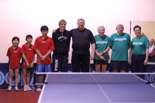 ͼ�ģ�12��С��Ů��ս��ƹ�� �Ű��������Ӷ�Ա