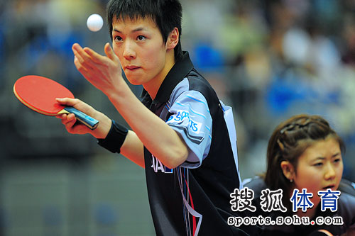 ͼ�ģ���ƹ����ƹ�߶Ի�˫��ս ��ƽ�ڱ�����