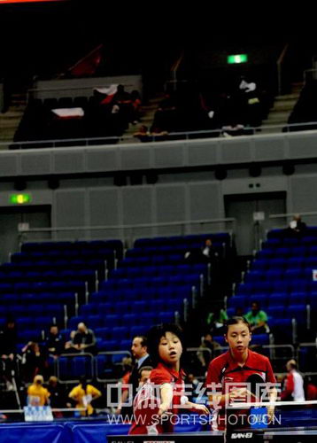 ͼ�ģ���ƹ����ƹ�߶Ի�˫��ս �����ڱ�����