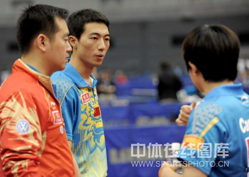 ͼ�ģ���ƹ����ƹ�߶Ի�˫��ս ��ƽ�е�����