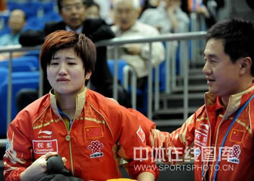 ͼ�ģ�Ҧ��ɹ�ƹ�׸������� ����Ա��ǰ��ο