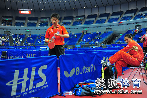 ͼ�ģ���ƹ����˫������ ��Աߺ�ˮ��˼��