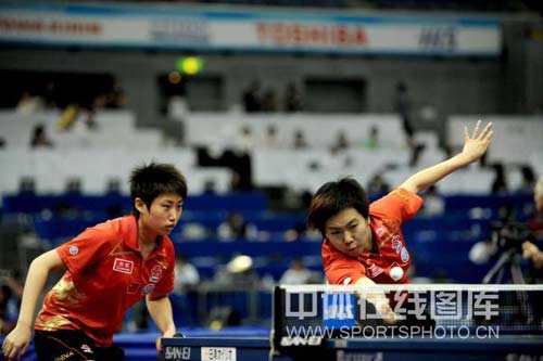 ͼ��-��ƹ��Ů˫�ڶ��ֹ�Ծ/����ϼ��ɨ����