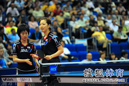 ͼ�ģ�Ů˫�ڶ����ձ���ϳ��� ������ף�÷�