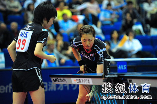 ͼ�ģ�Ů˫�����ձ���ϳ��� ���á����š���ͨ