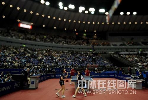 ͼ�ģ���ԭ��Ů˫��ʤ�һ�Ц�� �ձ������ף��