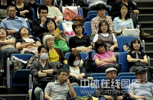 ͼ�ģ���ƹ�������ճ��⻨�� һȺ���ڻ����˯