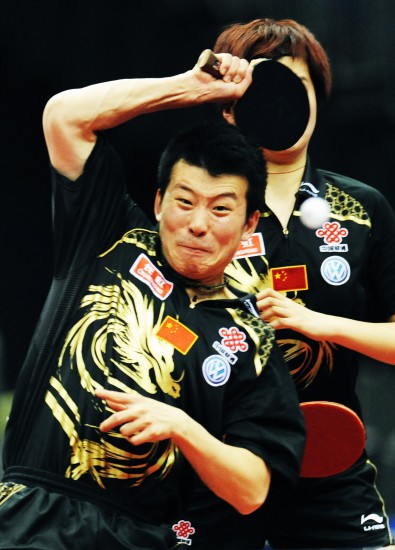 ͼ��-��ƹ����˫������ҡ����ġ���ס����۾�