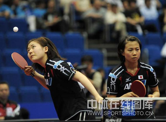 ͼ��-��ƹ������Ů˫��ǿ��ԭ������רע