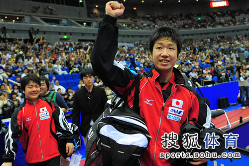 ͼ�ģ���˫�������±�����ͣ ˮ������ȭ��ף