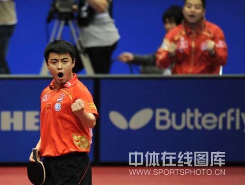 ͼ��-�����ƹ���е�������ǿʦͽһͬ��ף