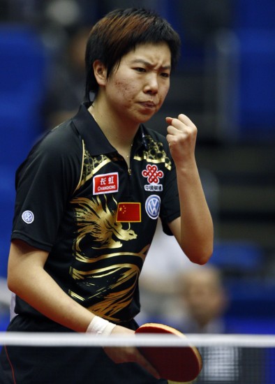 ͼ��-��ƹ������ϼ����Ů����ǿ΢��üͷ¶ɱ��