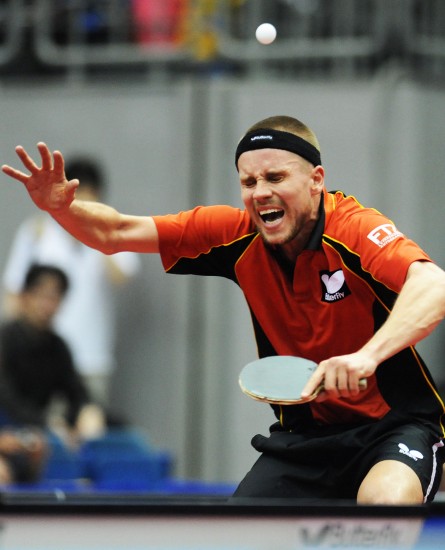 ͼ��-��ƹ���е�����ͦ����ǿ������ײ����̨��