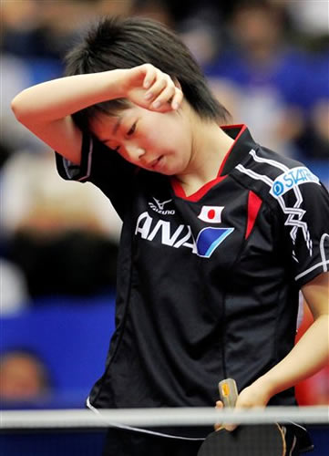 ͼ�ģ�Ů��1/4�������й�Ծ ʯ���Ѵ�Ĩȥ��ˮ