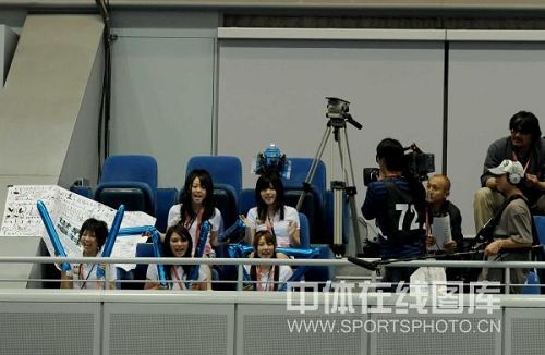 ͼ�ģ���ƹ�������ճ��⻨�� �ֳ���Ů������