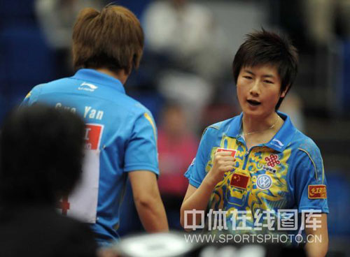 ͼ��-��ƹ��Ů˫�������ս������ȭ��ף�÷�