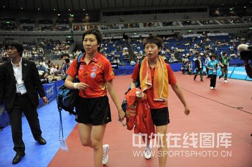 ͼ�ģ���Ծ/����ϼ��Ů˫��� �����˻�Ц�볡