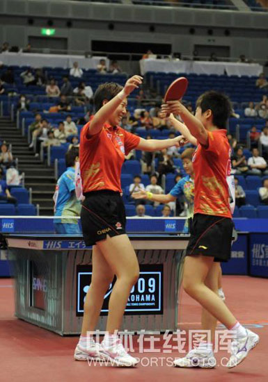 ͼ��-��ƹ��Ů˫����ϼ/��Ծ���ʵ��ǿ����Ը�ʶ�