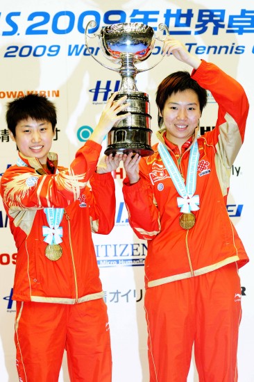 ͼ��-��ƹ����Ծ/����ϼŮ˫��ڸ߾ٲ��ձ�